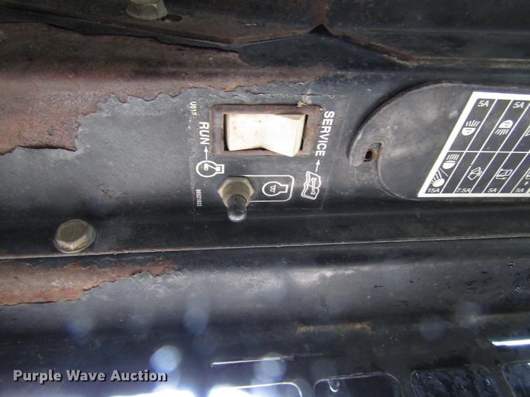 image for item DF8043 1997 New Holland LX465 skid steer