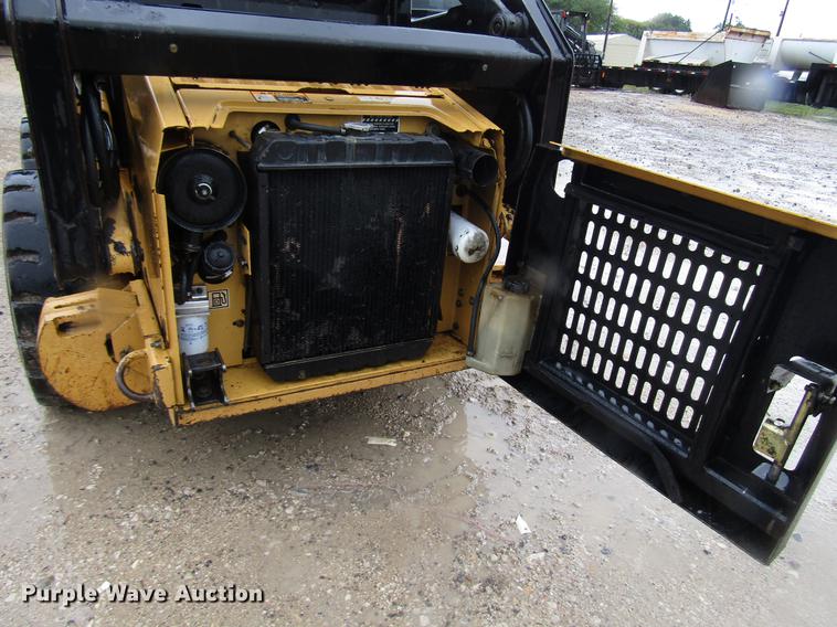 image for item DF8043 1997 New Holland LX465 skid steer
