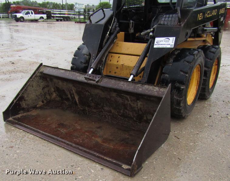 image for item DF8043 1997 New Holland LX465 skid steer
