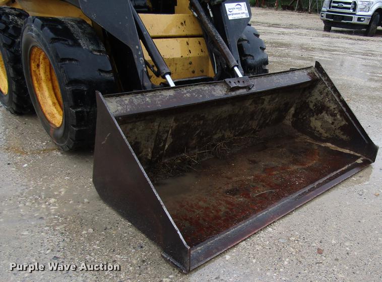 image for item DF8043 1997 New Holland LX465 skid steer