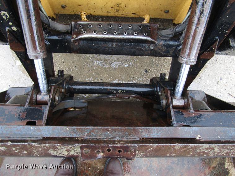 image for item DF8043 1997 New Holland LX465 skid steer