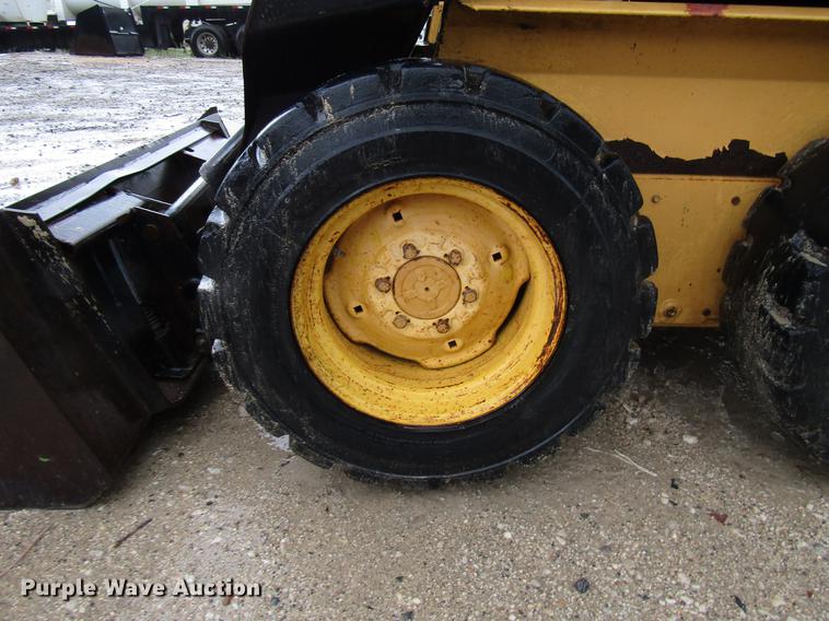 image for item DF8043 1997 New Holland LX465 skid steer
