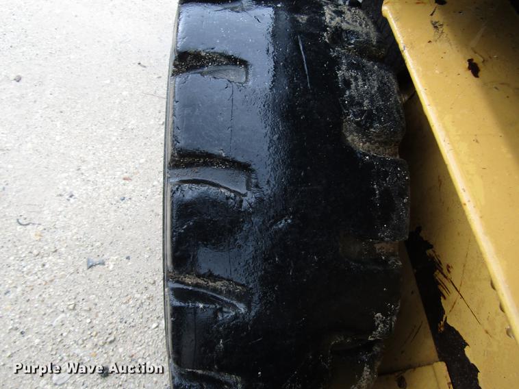 image for item DF8043 1997 New Holland LX465 skid steer