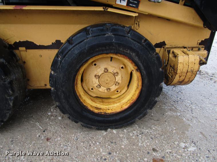 image for item DF8043 1997 New Holland LX465 skid steer