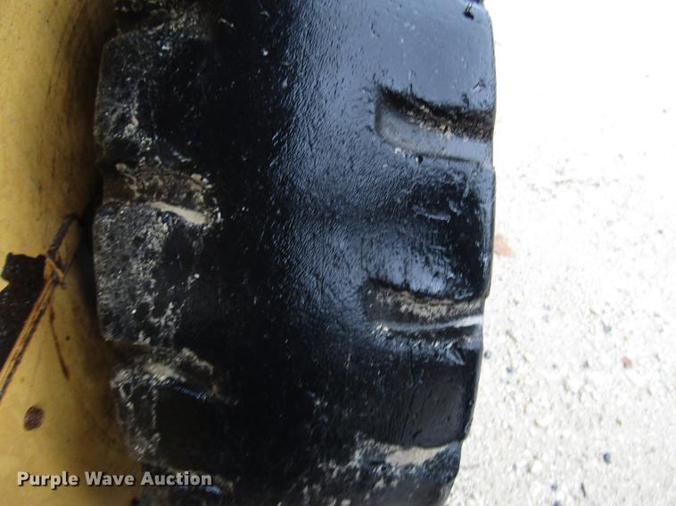 image for item DF8043 1997 New Holland LX465 skid steer