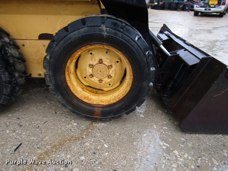 image for item DF8043 1997 New Holland LX465 skid steer