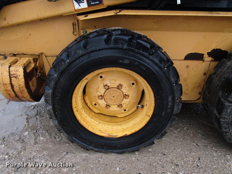 image for item DF8043 1997 New Holland LX465 skid steer