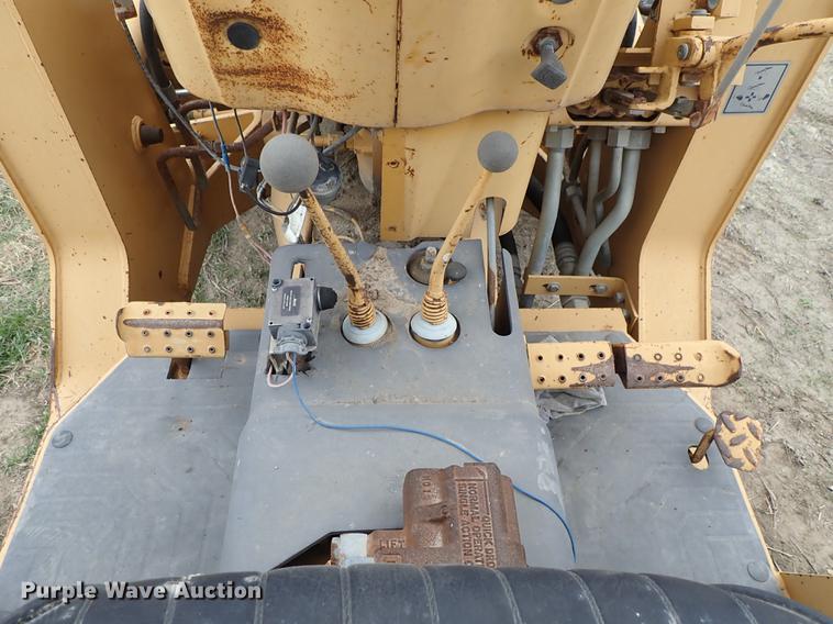 image for item DF8845 Ford 3450 tractor