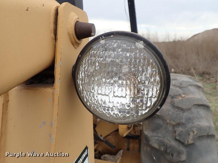 image for item DF8845 Ford 3450 tractor