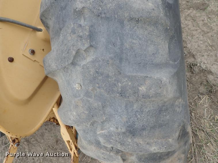 image for item DF8845 Ford 3450 tractor