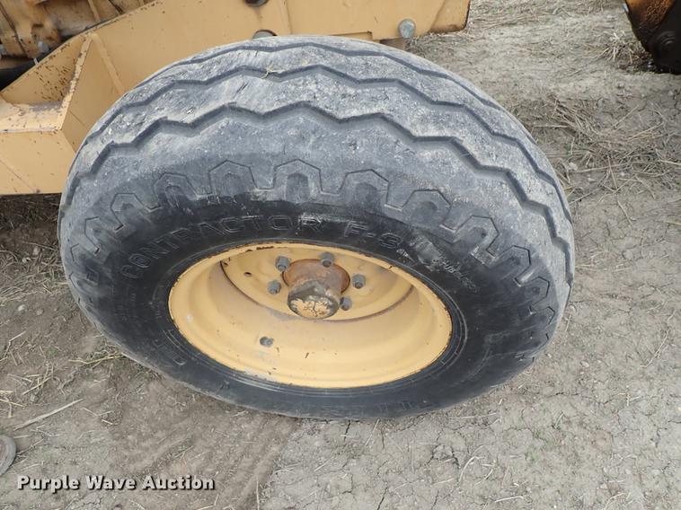 image for item DF8845 Ford 3450 tractor