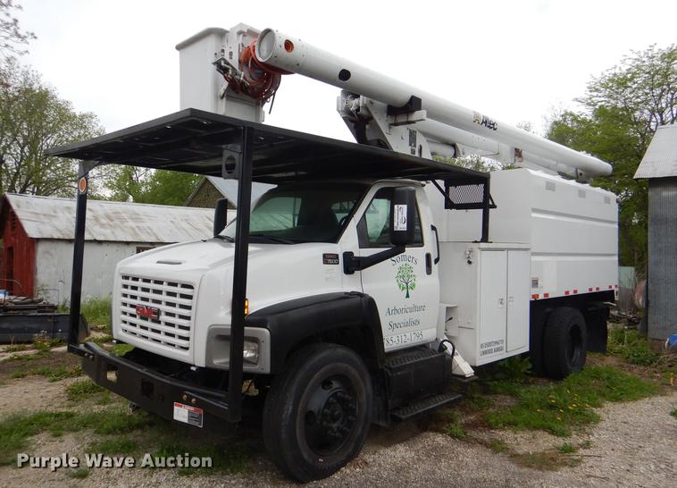image for item DG1043 2006 GMC C7500 bucket truck