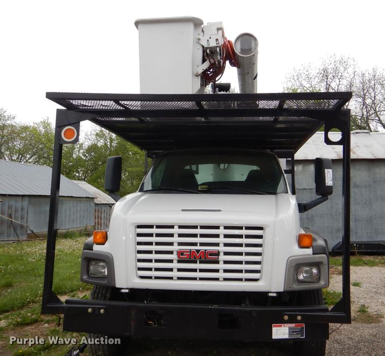 image for item DG1043 2006 GMC C7500 bucket truck