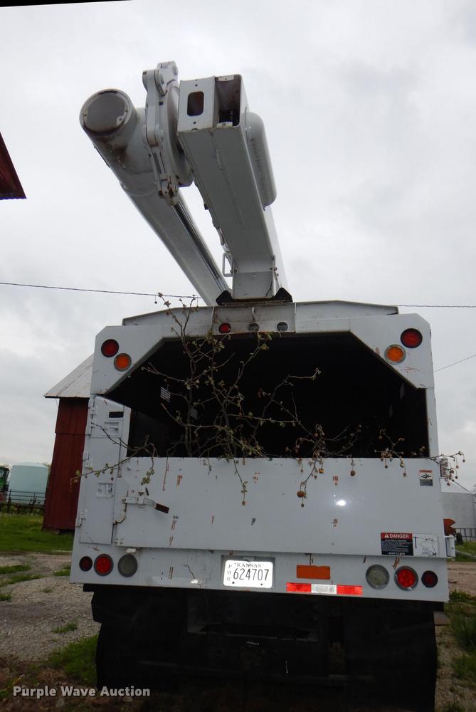 image for item DG1043 2006 GMC C7500 bucket truck