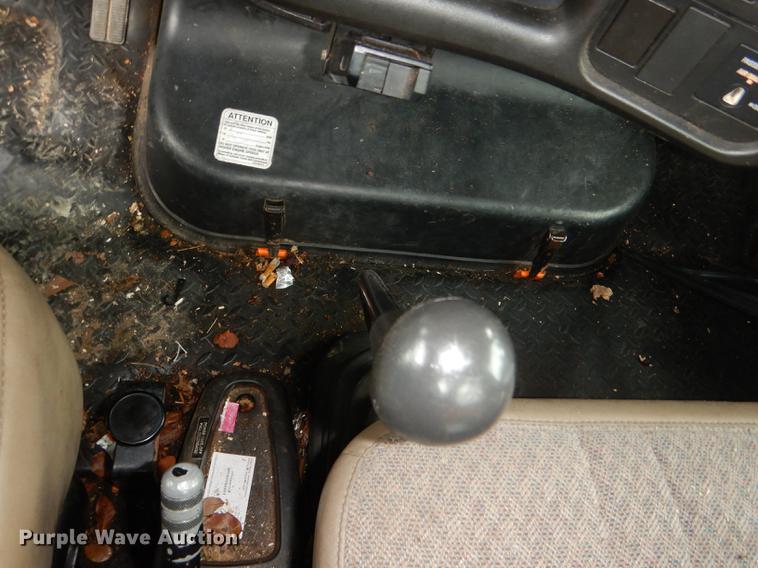 image for item DG1043 2006 GMC C7500 bucket truck