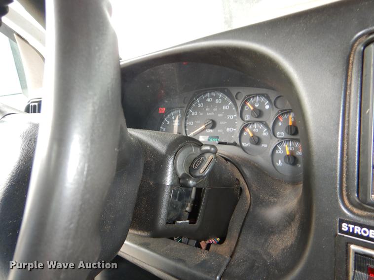 image for item DG1043 2006 GMC C7500 bucket truck