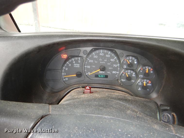 image for item DG1043 2006 GMC C7500 bucket truck