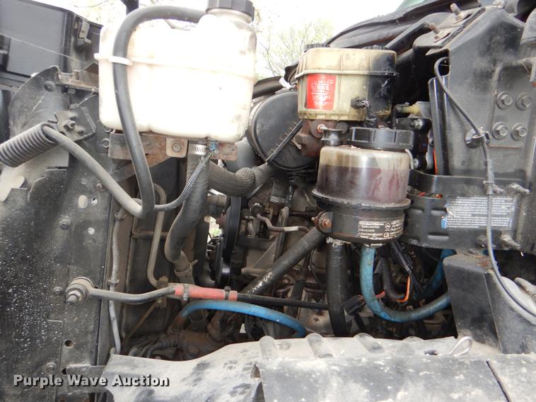 image for item DG1043 2006 GMC C7500 bucket truck