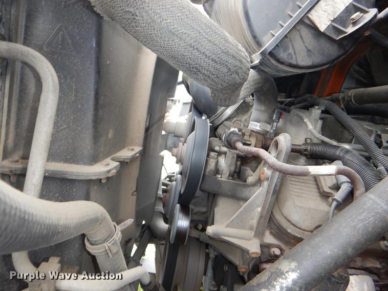 image for item DG1043 2006 GMC C7500 bucket truck