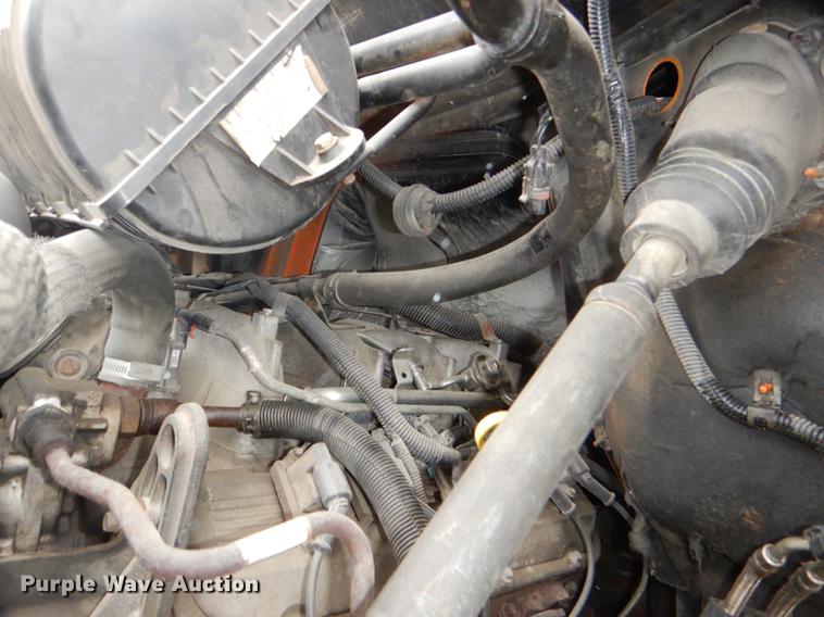 image for item DG1043 2006 GMC C7500 bucket truck