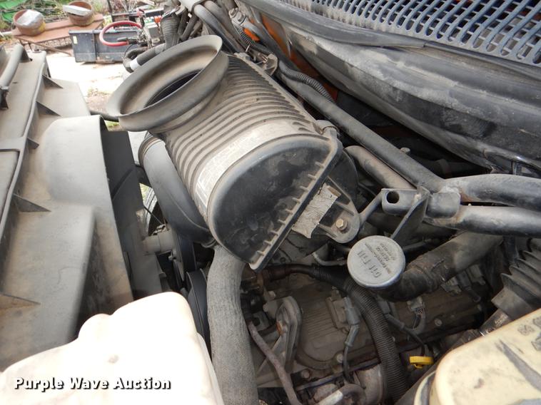 image for item DG1043 2006 GMC C7500 bucket truck