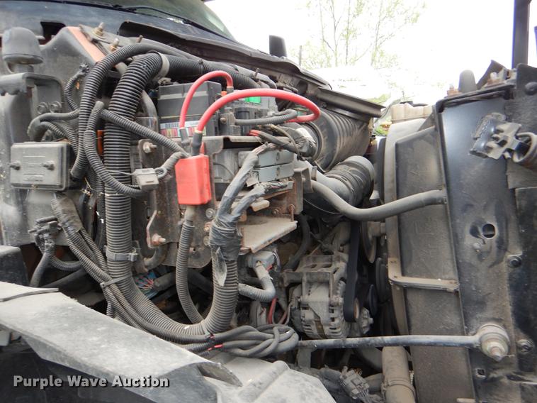 image for item DG1043 2006 GMC C7500 bucket truck