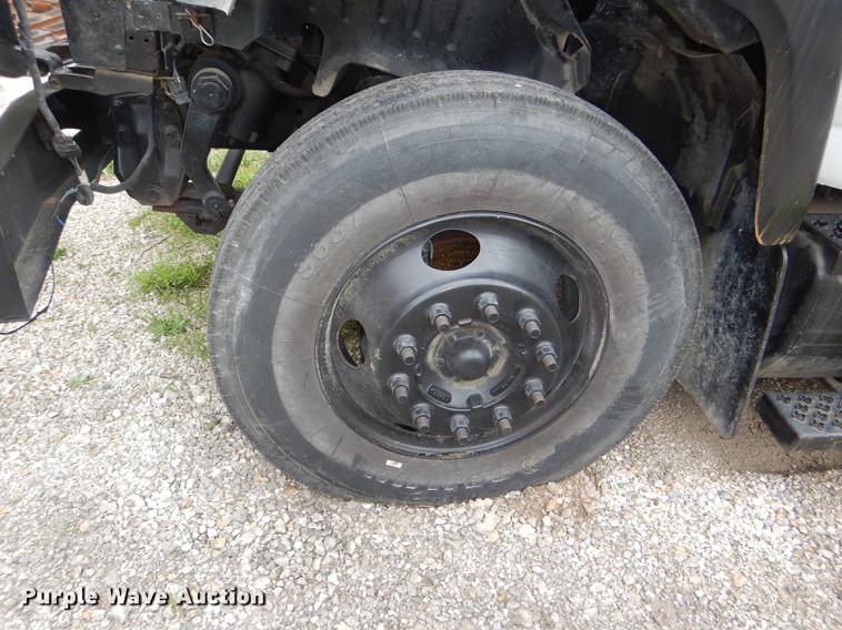 image for item DG1043 2006 GMC C7500 bucket truck