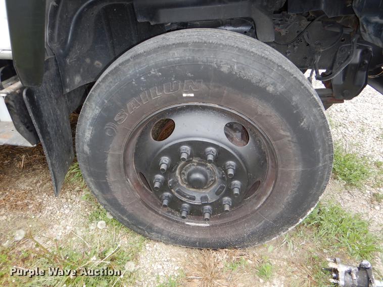 image for item DG1043 2006 GMC C7500 bucket truck