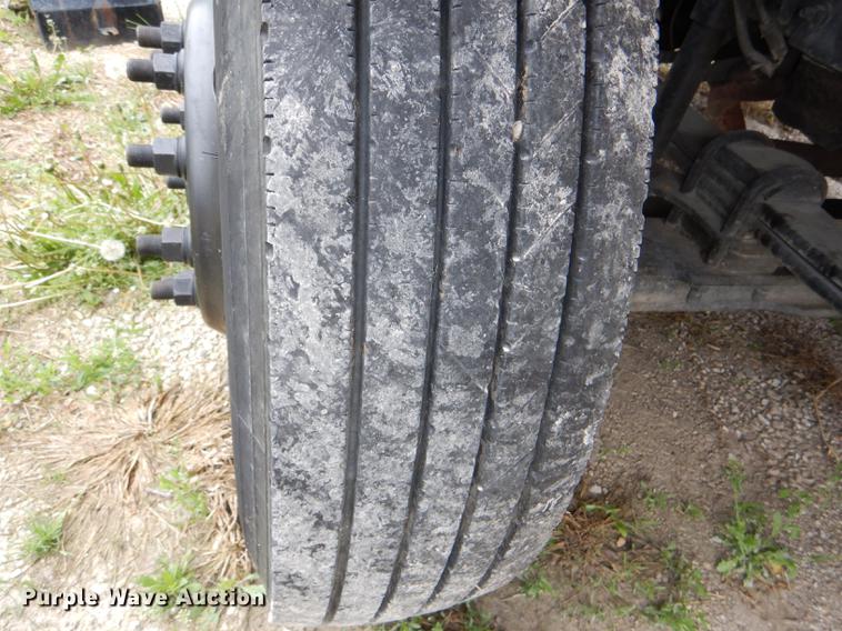 image for item DG1043 2006 GMC C7500 bucket truck