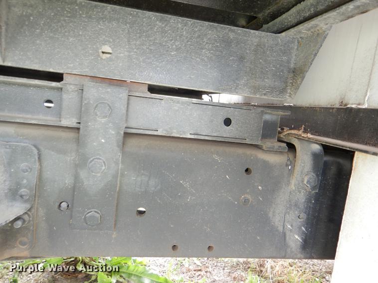 image for item DG1043 2006 GMC C7500 bucket truck