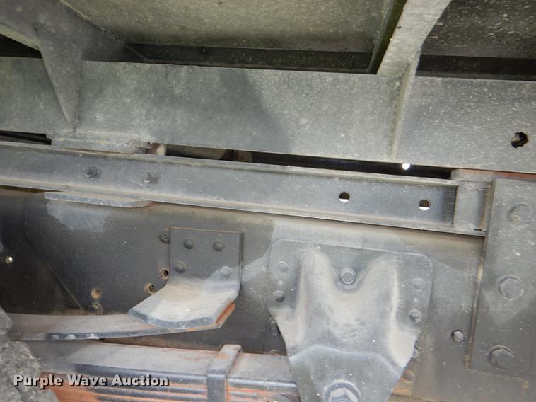 image for item DG1043 2006 GMC C7500 bucket truck