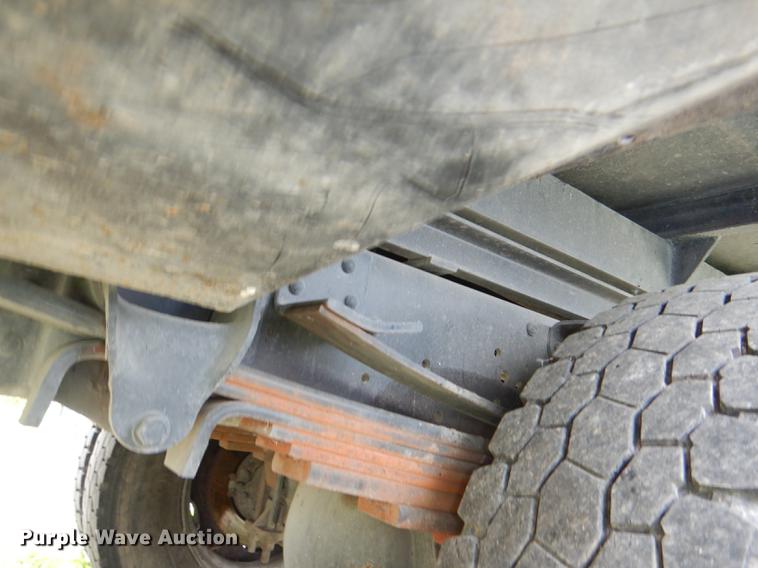 image for item DG1043 2006 GMC C7500 bucket truck