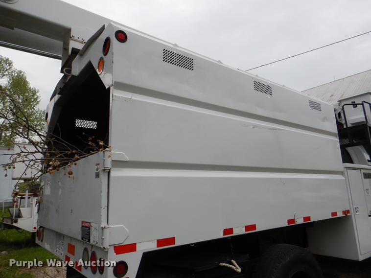 image for item DG1043 2006 GMC C7500 bucket truck