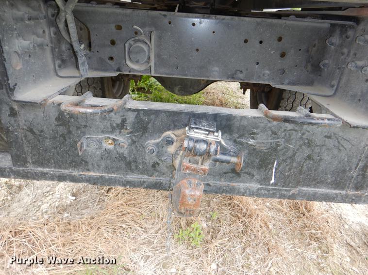 image for item DG1043 2006 GMC C7500 bucket truck