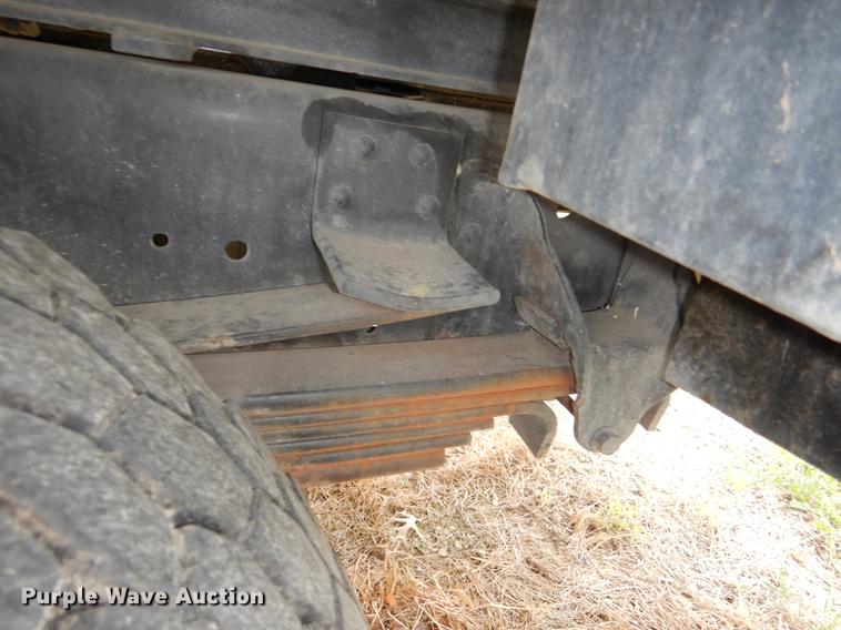 image for item DG1043 2006 GMC C7500 bucket truck