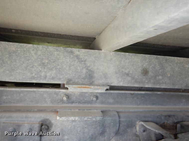 image for item DG1043 2006 GMC C7500 bucket truck