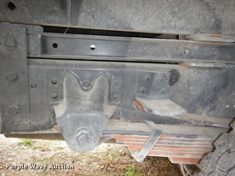 image for item DG1043 2006 GMC C7500 bucket truck