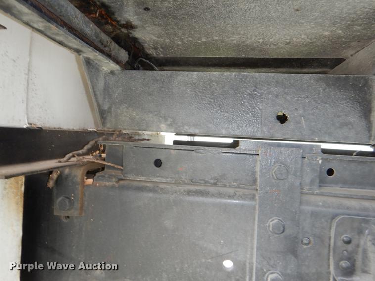 image for item DG1043 2006 GMC C7500 bucket truck