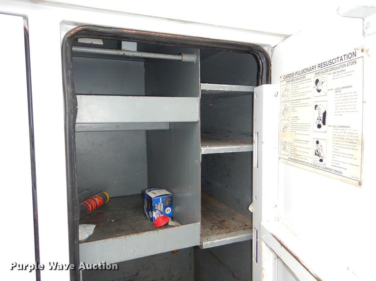 image for item DG1043 2006 GMC C7500 bucket truck