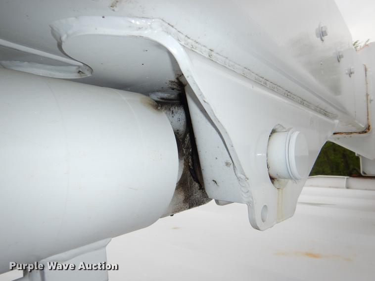 image for item DG1043 2006 GMC C7500 bucket truck