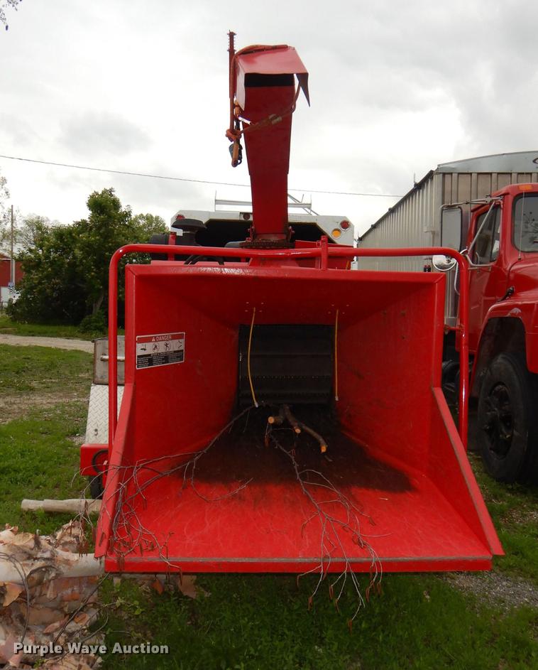 image for item DG1052 2004 Morbark 12 wood chipper