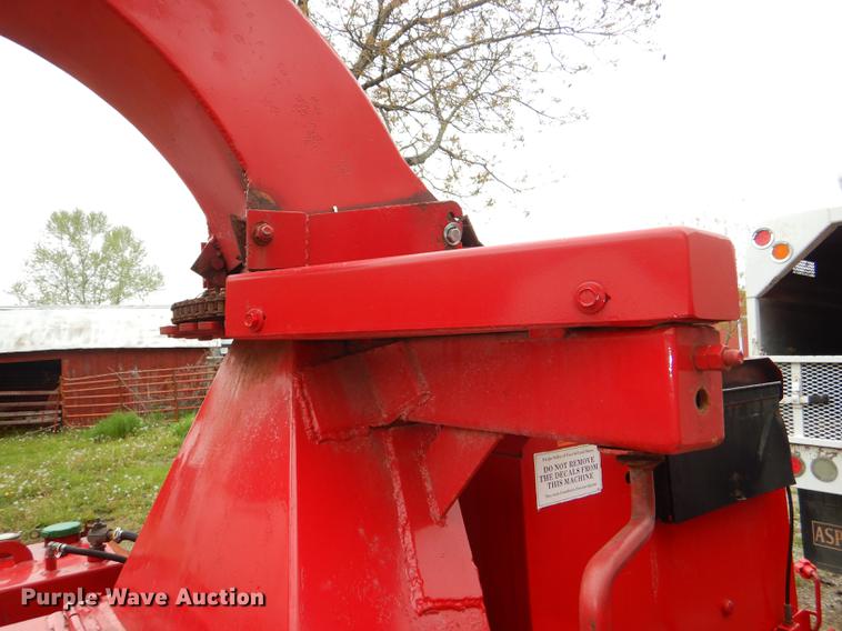 image for item DG1052 2004 Morbark 12 wood chipper