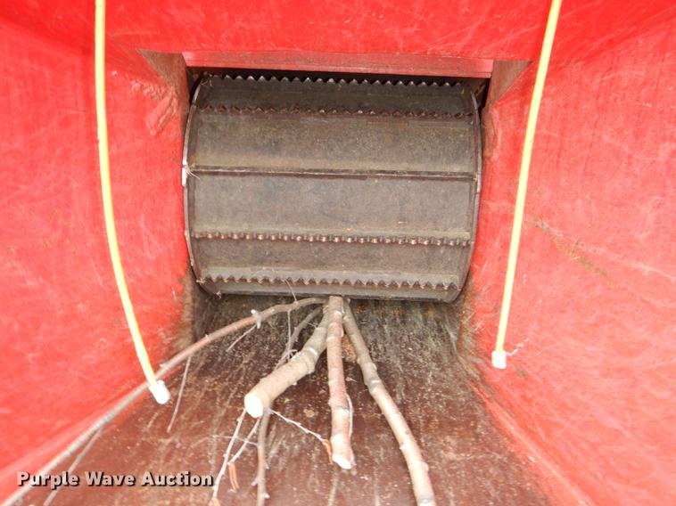 image for item DG1052 2004 Morbark 12 wood chipper