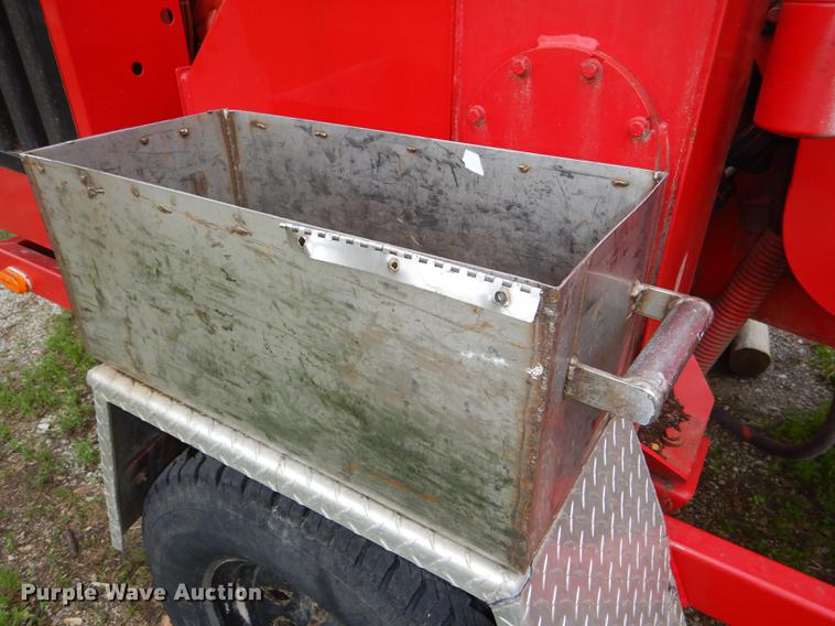 image for item DG1052 2004 Morbark 12 wood chipper