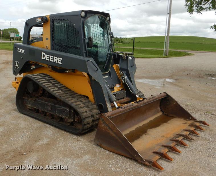 image for item DG1062 2014 John Deere 333E skid steer