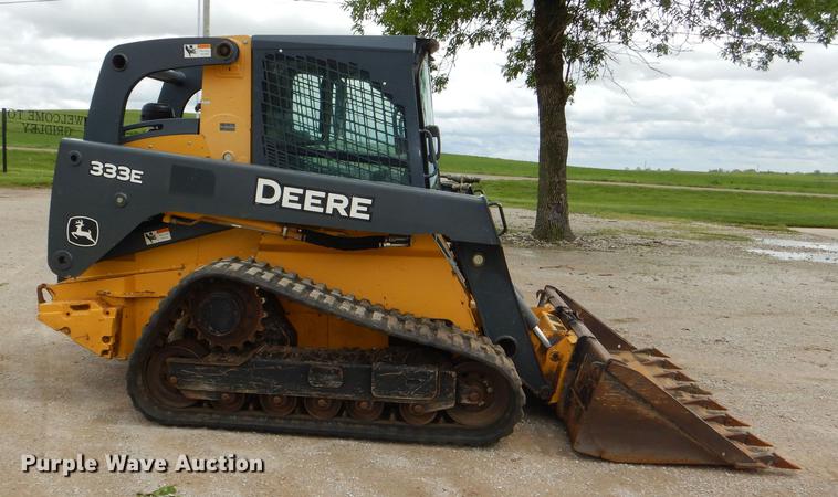 image for item DG1062 2014 John Deere 333E skid steer