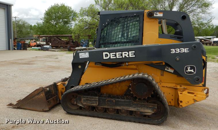 image for item DG1062 2014 John Deere 333E skid steer
