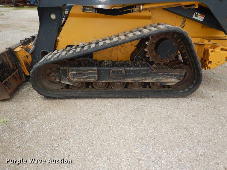 image for item DG1062 2014 John Deere 333E skid steer