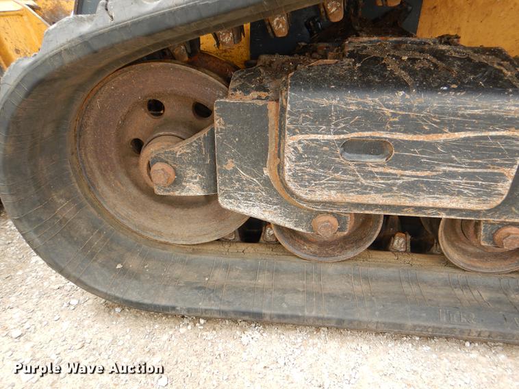 image for item DG1062 2014 John Deere 333E skid steer