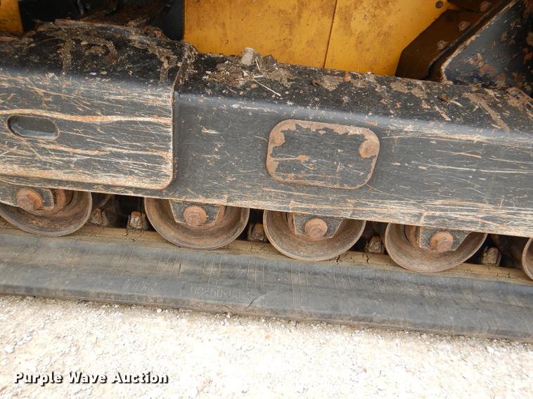 image for item DG1062 2014 John Deere 333E skid steer